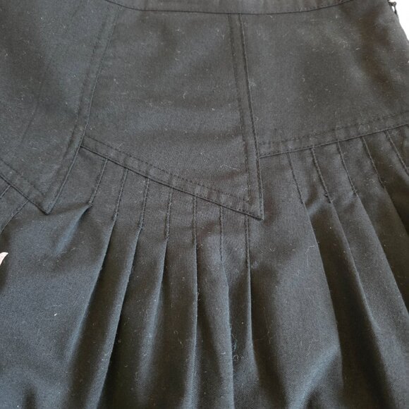 St-martins black skirt with bright colors accent and details on the top. - Picture 7 of 11